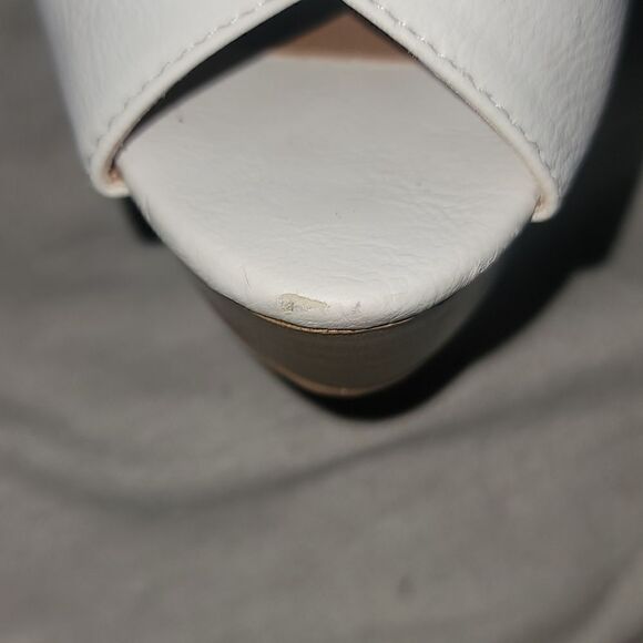 Beautiful Like New Charlotte Russe White Sandal 5" Heels! - Picture 11 of 12